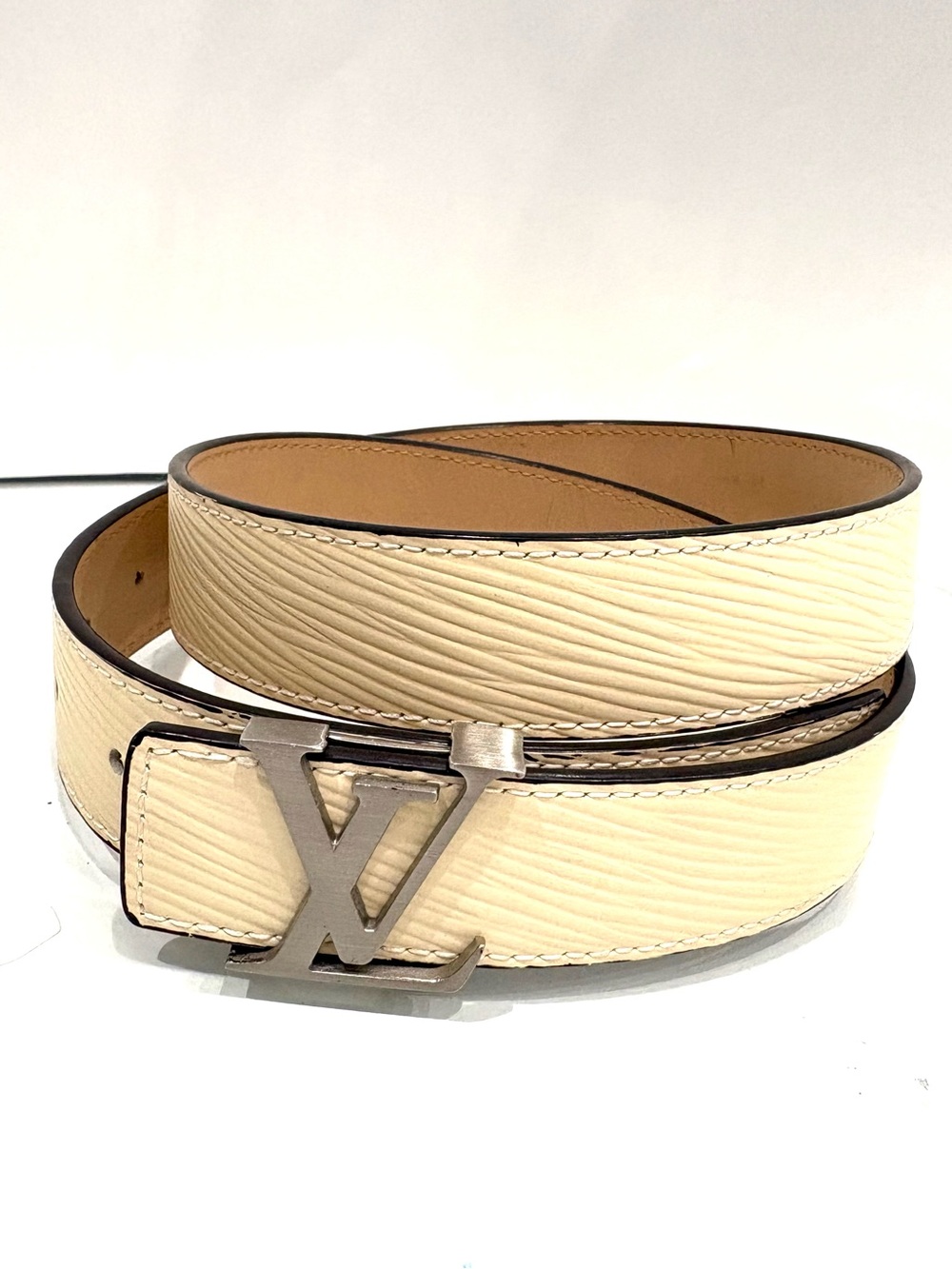 $650  Louis Vuitton LV Initiales Cream Epi Leather Belt Size 95 / 38 Silver Buck